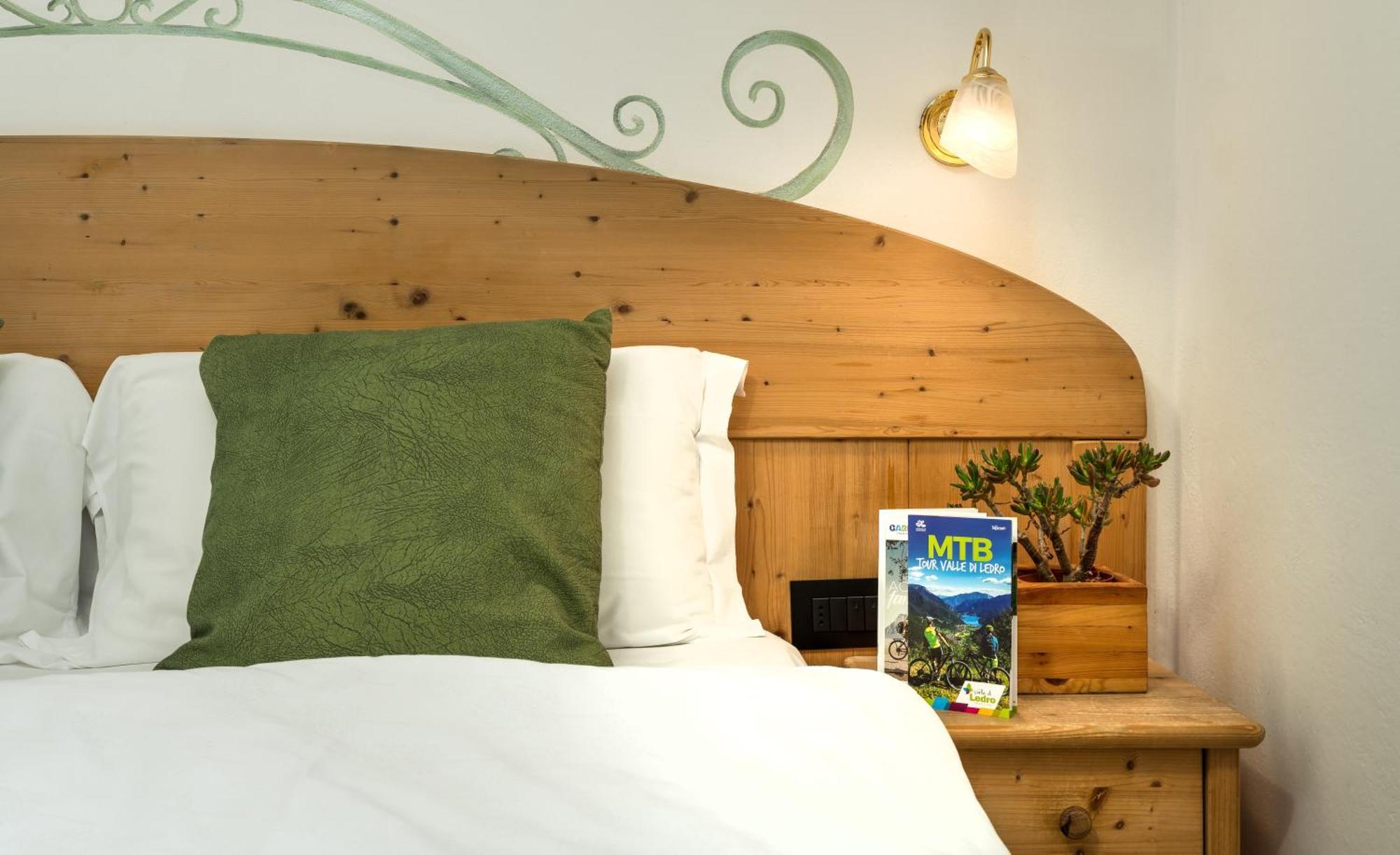 Albergo Alla Costa Bezzecca Εξωτερικό φωτογραφία